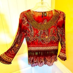 Multi colored blouse, pleated, machine wash, slight bell sleeve